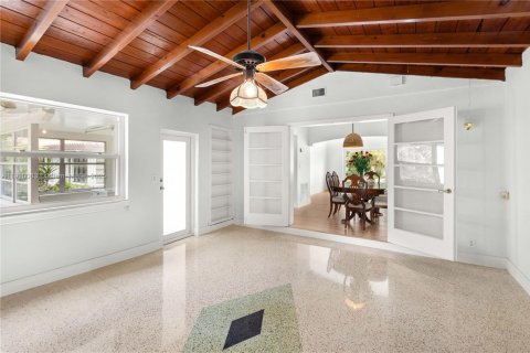 Villa ou maison à louer à Coral Gables, Floride: 2 chambres, 160.72 m2 № 1966378 - photo 9