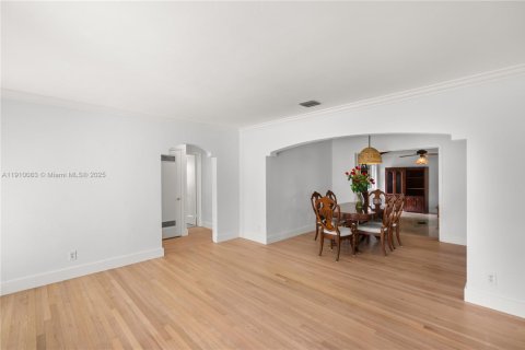 Villa ou maison à louer à Coral Gables, Floride: 2 chambres, 160.72 m2 № 1966378 - photo 14