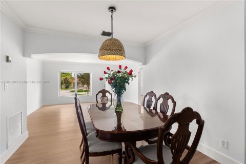 Villa ou maison à louer à Coral Gables, Floride: 2 chambres, 160.72 m2 № 1966378 - photo 12