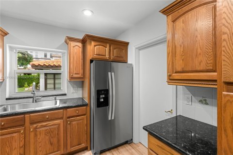 Villa ou maison à louer à Coral Gables, Floride: 2 chambres, 160.72 m2 № 1966378 - photo 18