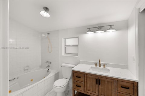 Villa ou maison à louer à Coral Gables, Floride: 2 chambres, 160.72 m2 № 1966378 - photo 25