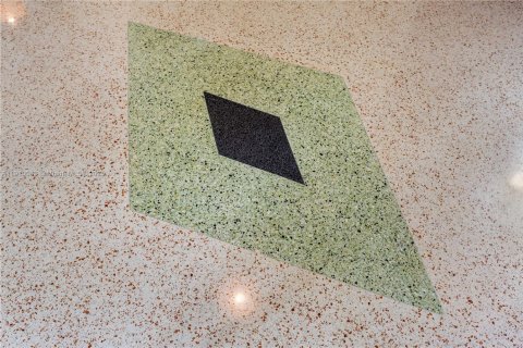 Villa ou maison à louer à Coral Gables, Floride: 2 chambres, 160.72 m2 № 1966378 - photo 11