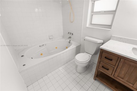 Villa ou maison à louer à Coral Gables, Floride: 2 chambres, 160.72 m2 № 1966378 - photo 26