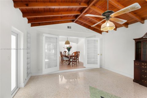 Villa ou maison à louer à Coral Gables, Floride: 2 chambres, 160.72 m2 № 1966378 - photo 10