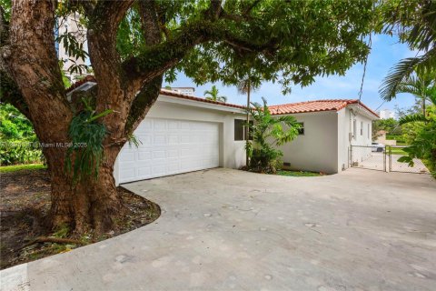 Villa ou maison à louer à Coral Gables, Floride: 2 chambres, 160.72 m2 № 1966378 - photo 6