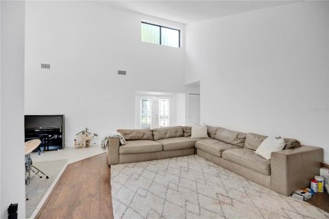 House in Orlando, Florida 4 bedrooms, 206.8 sq.m. № 2151268 - photo 13