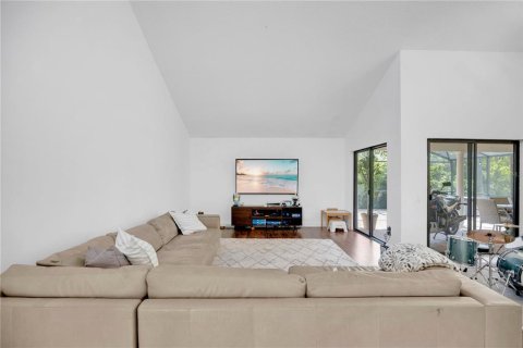 House in Orlando, Florida 4 bedrooms, 206.8 sq.m. № 2151268 - photo 14