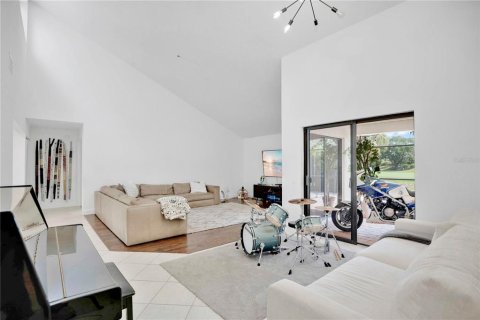 House in Orlando, Florida 4 bedrooms, 206.8 sq.m. № 2151268 - photo 10