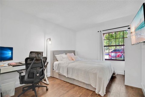 House in Orlando, Florida 4 bedrooms, 206.8 sq.m. № 2151268 - photo 21