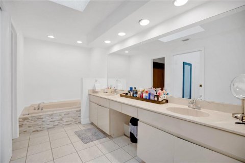 House in Orlando, Florida 4 bedrooms, 206.8 sq.m. № 2151268 - photo 19