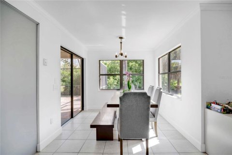 House in Orlando, Florida 4 bedrooms, 206.8 sq.m. № 2151268 - photo 15