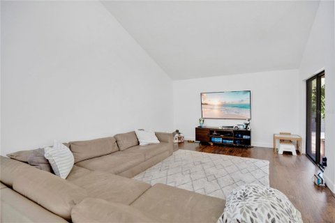 House in Orlando, Florida 4 bedrooms, 206.8 sq.m. № 2151268 - photo 11