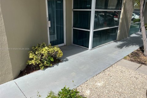 Commercial property in Miami, Florida № 1763522 - photo 1
