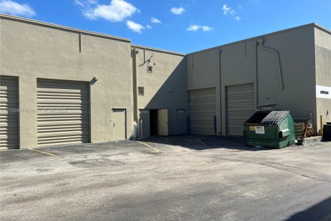 Commercial property in Miami, Florida № 1763522 - photo 13