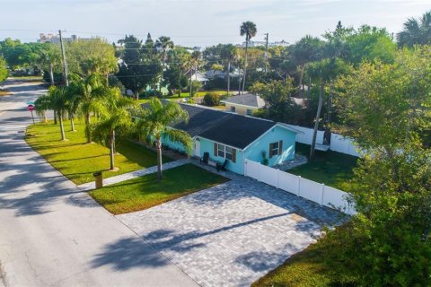 Apartment in New Smyrna Beach, Florida 3 bedrooms, 129.32 sq.m. № 1561256 - photo 1