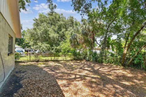 Commercial property in Tampa, Florida 4 bedrooms, 111.11 sq.m. № 1725578 - photo 25
