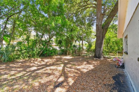 Commercial property in Tampa, Florida 4 bedrooms, 111.11 sq.m. № 1725578 - photo 24
