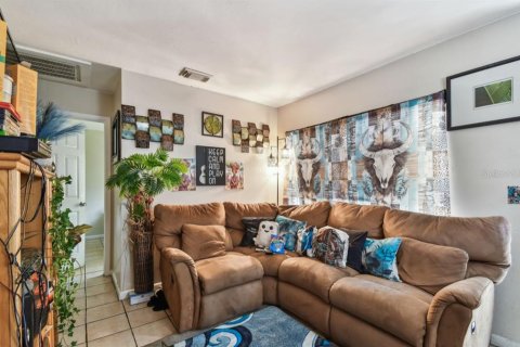 Commercial property in Tampa, Florida 4 bedrooms, 111.11 sq.m. № 1725578 - photo 9
