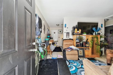 Commercial property in Tampa, Florida 4 bedrooms, 111.11 sq.m. № 1725578 - photo 7