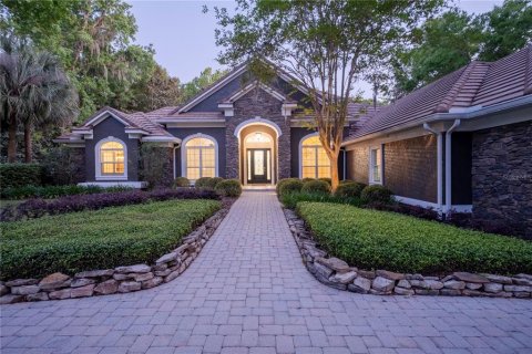 House in Ocala, Florida 4 bedrooms, 436.55 sq.m. № 1637562 - photo 1