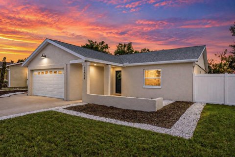 Casa en Port Richey, Florida 3 dormitorios, 154.87 m2 № 2380638
