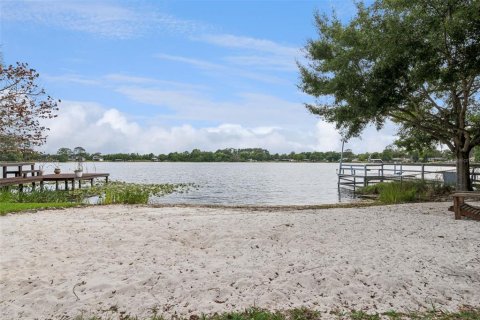 House in Apopka, Florida 4 bedrooms, 368.54 sq.m. № 2200512 - photo 5