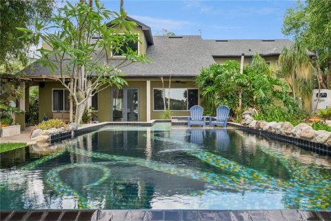 House in Apopka, Florida 4 bedrooms, 368.54 sq.m. № 2200512 - photo 13