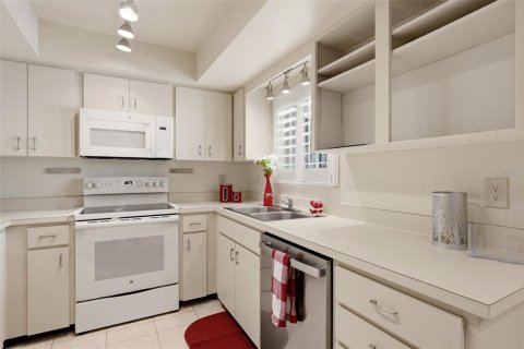 Condo in Bradenton, Florida, 1 bedroom  № 2197036 - photo 11