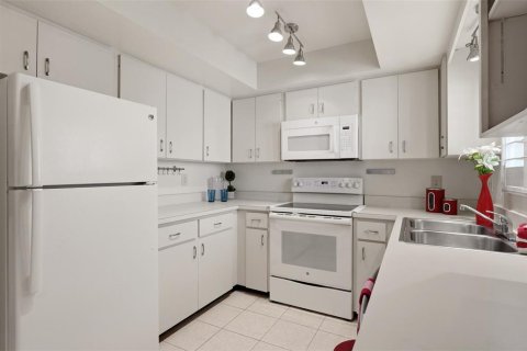 Condo in Bradenton, Florida, 1 bedroom  № 2197036 - photo 10