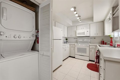 Condo in Bradenton, Florida, 1 bedroom  № 2197036 - photo 12