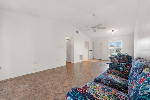 Condo in Bradenton, Florida, 1 bedroom  № 2197036 - photo 8