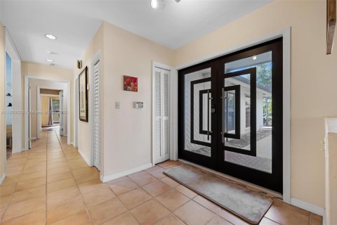 Villa ou maison à vendre à Miami, Floride: 4 chambres, 224.82 m2 № 2024330 - photo 4