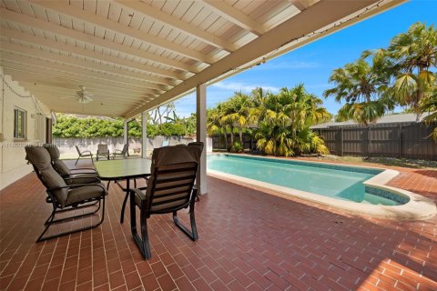 Villa ou maison à vendre à Miami, Floride: 4 chambres, 224.82 m2 № 2024330 - photo 16