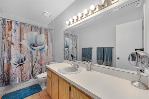 Villa ou maison à vendre à Miami, Floride: 4 chambres, 224.82 m2 № 2024330 - photo 14