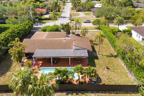 Villa ou maison à vendre à Miami, Floride: 4 chambres, 224.82 m2 № 2024330 - photo 2