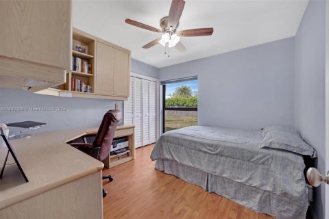 Villa ou maison à vendre à Miami, Floride: 4 chambres, 224.82 m2 № 2024330 - photo 13