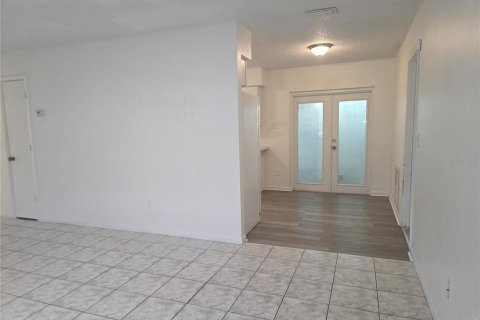Villa ou maison à louer à Kissimmee, Floride: 2 chambres, 95.22 m2 № 2099843 - photo 8