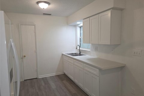 Villa ou maison à louer à Kissimmee, Floride: 2 chambres, 95.22 m2 № 2099843 - photo 11