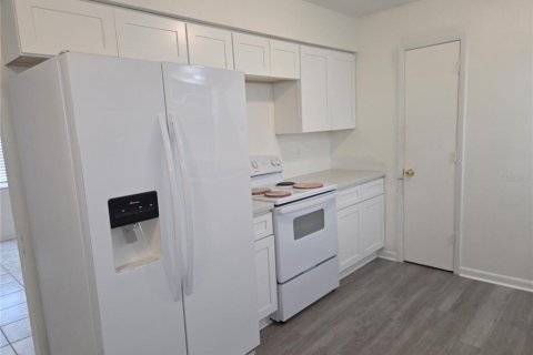 Villa ou maison à louer à Kissimmee, Floride: 2 chambres, 95.22 m2 № 2099843 - photo 12