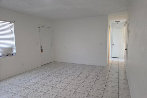 Villa ou maison à louer à Kissimmee, Floride: 2 chambres, 95.22 m2 № 2099843 - photo 6