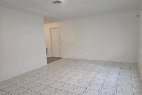 Villa ou maison à louer à Kissimmee, Floride: 2 chambres, 95.22 m2 № 2099843 - photo 7