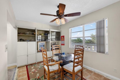Condo in West Palm Beach, Florida, 2 bedrooms  № 2183104 - photo 9
