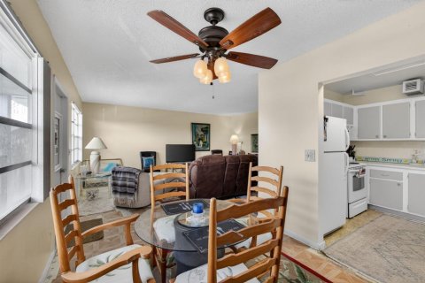 Condo in West Palm Beach, Florida, 2 bedrooms  № 2183104 - photo 3