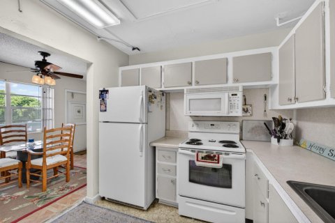 Condo in West Palm Beach, Florida, 2 bedrooms  № 2183104 - photo 8