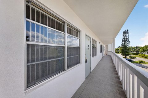 Condo in West Palm Beach, Florida, 2 bedrooms  № 2183104 - photo 5