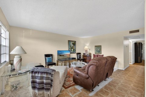 Condo in West Palm Beach, Florida, 2 bedrooms  № 2183104 - photo 11