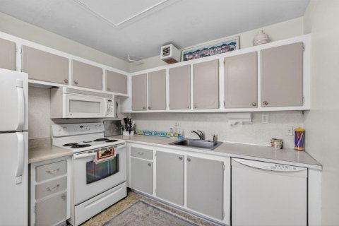 Condo in West Palm Beach, Florida, 2 bedrooms  № 2183104 - photo 7