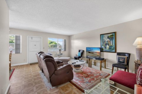 Condo in West Palm Beach, Florida, 2 bedrooms  № 2183104 - photo 10