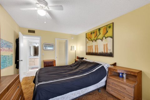 Condo in West Palm Beach, Florida, 2 bedrooms  № 2183104 - photo 15