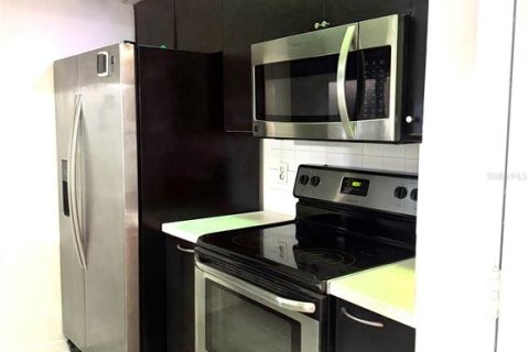 Condo in Tampa, Florida, 2 bedrooms  № 1812891 - photo 12